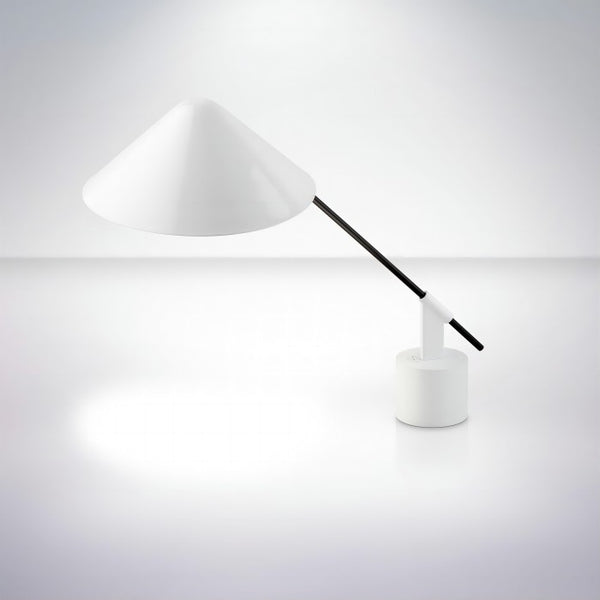 Modern Nice Shape White Metal Table Lamp